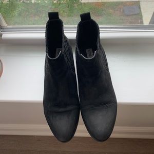 Steve Madden Suede booties